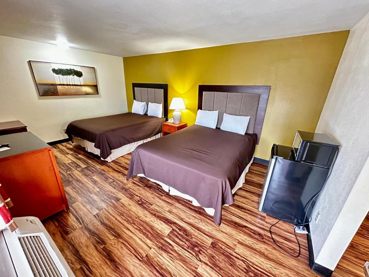Regency Inn Iola Екстериор снимка