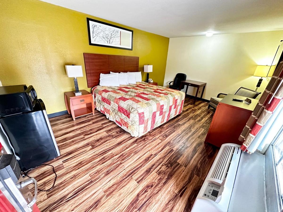 Regency Inn Iola Екстериор снимка