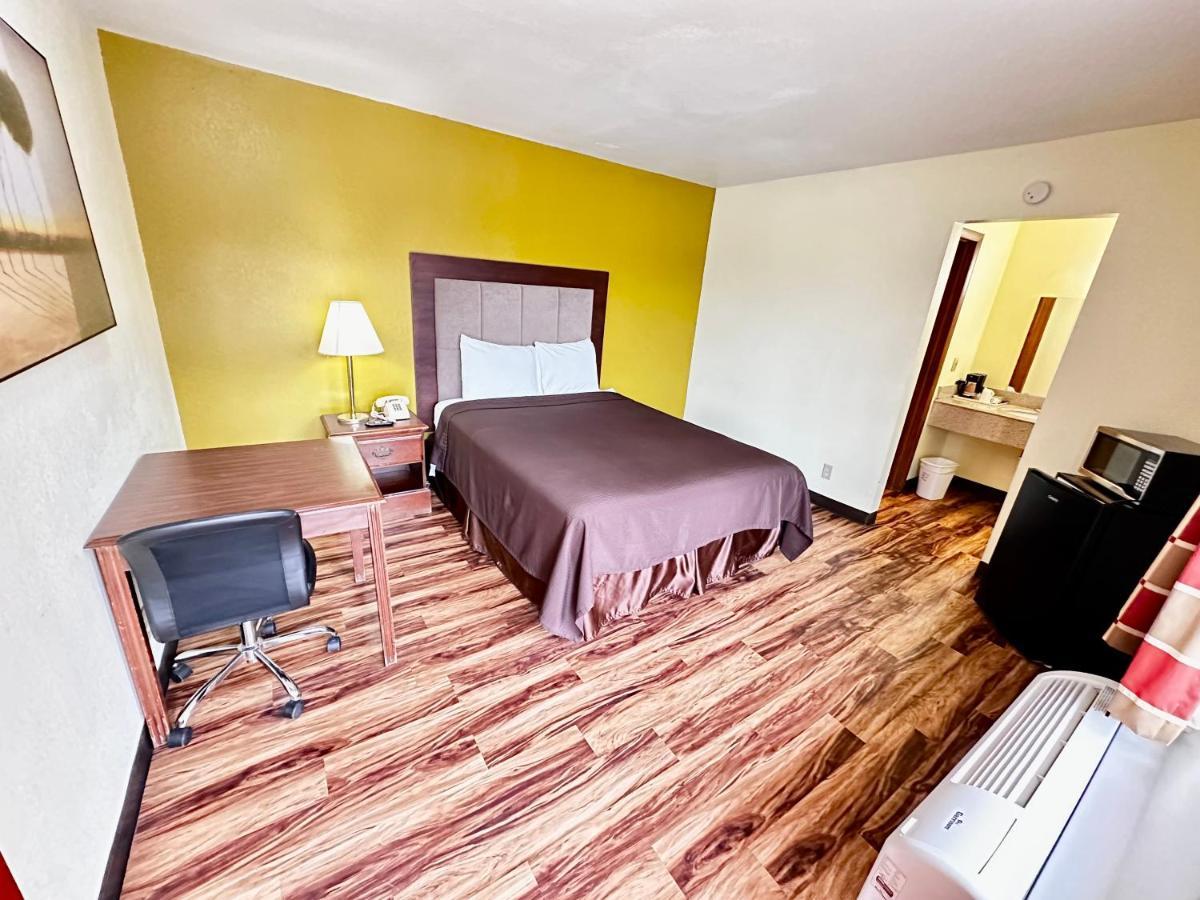 Regency Inn Iola Екстериор снимка