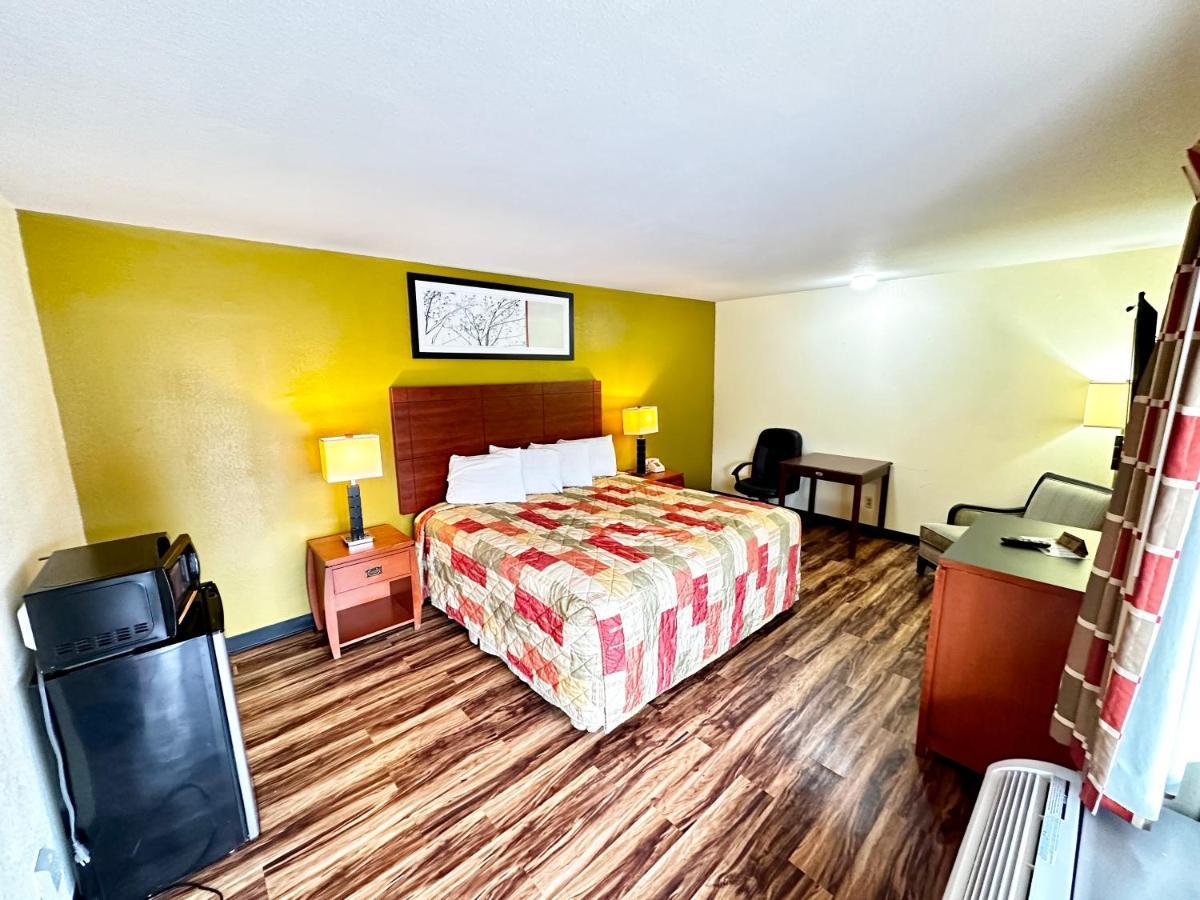 Regency Inn Iola Екстериор снимка