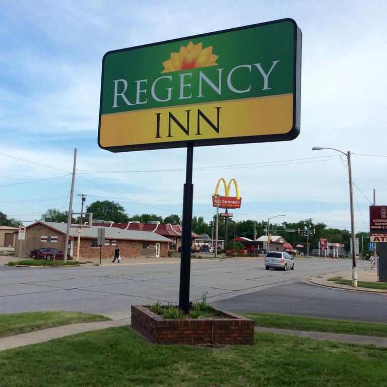 Regency Inn Iola Екстериор снимка
