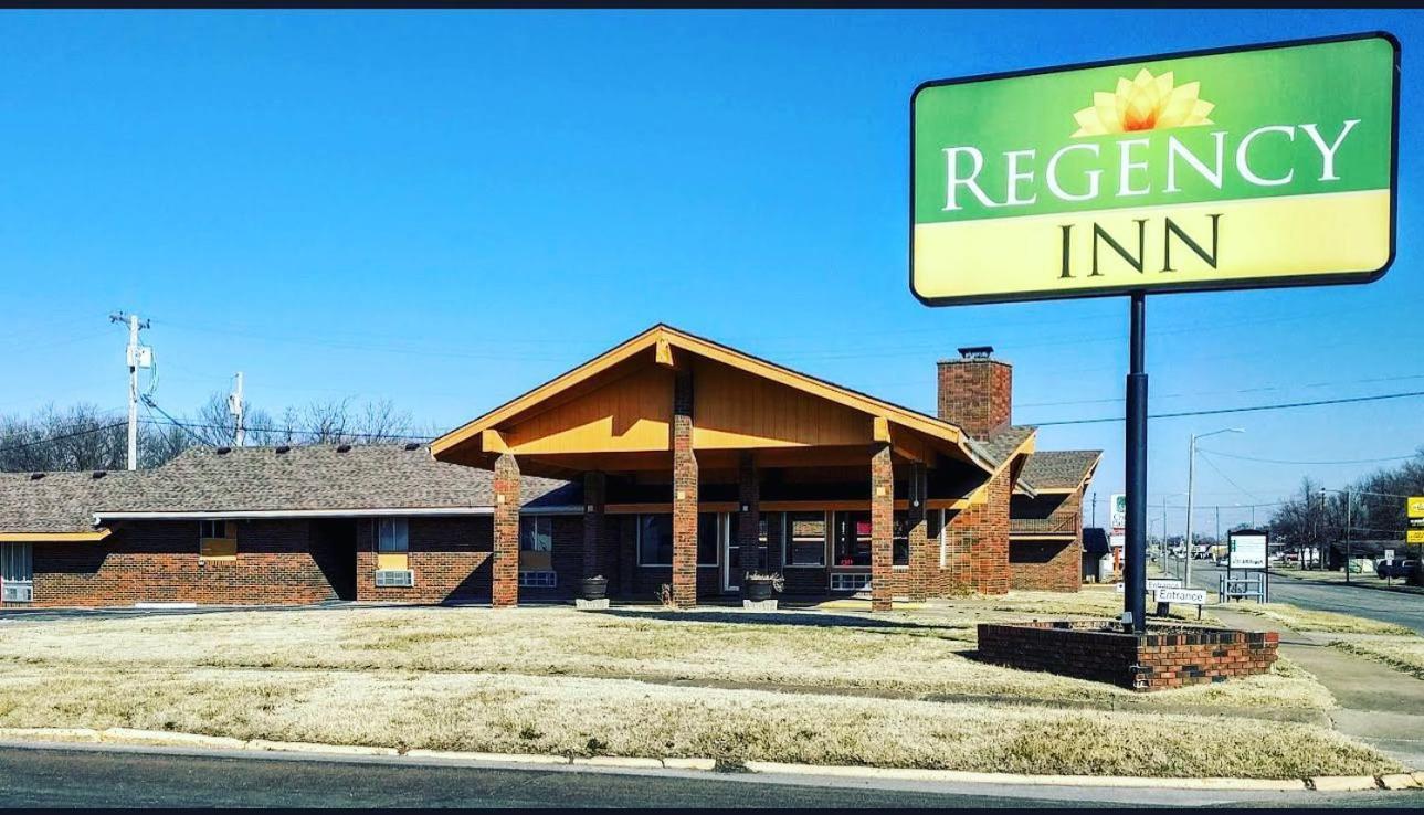 Regency Inn Iola Екстериор снимка