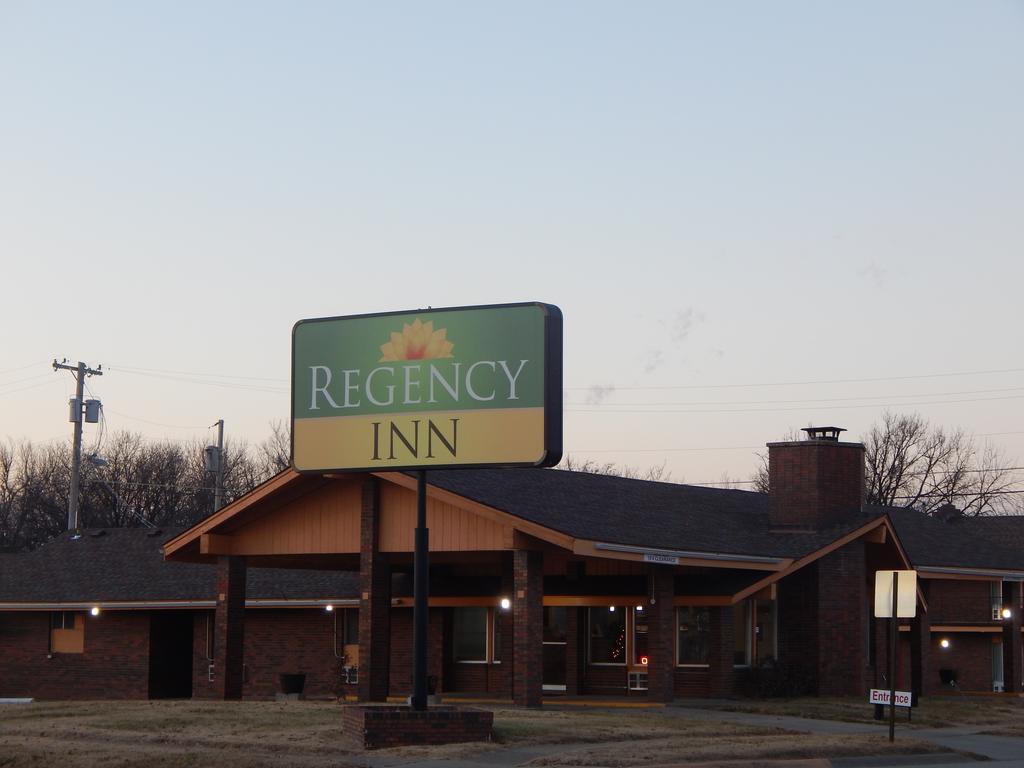 Regency Inn Iola Екстериор снимка