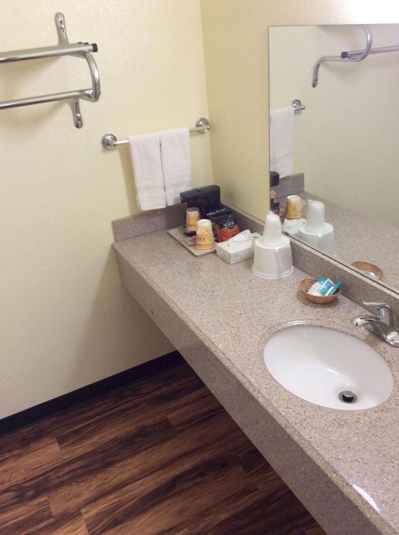 Regency Inn Iola Екстериор снимка