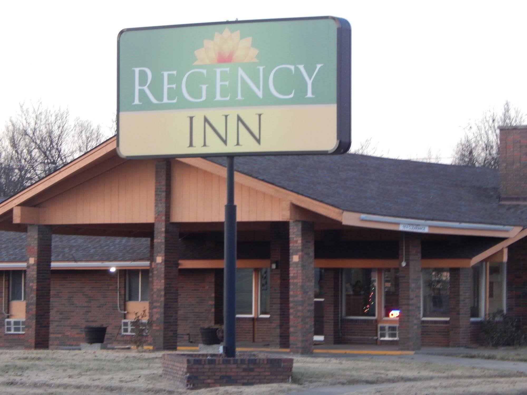 Regency Inn Iola Екстериор снимка
