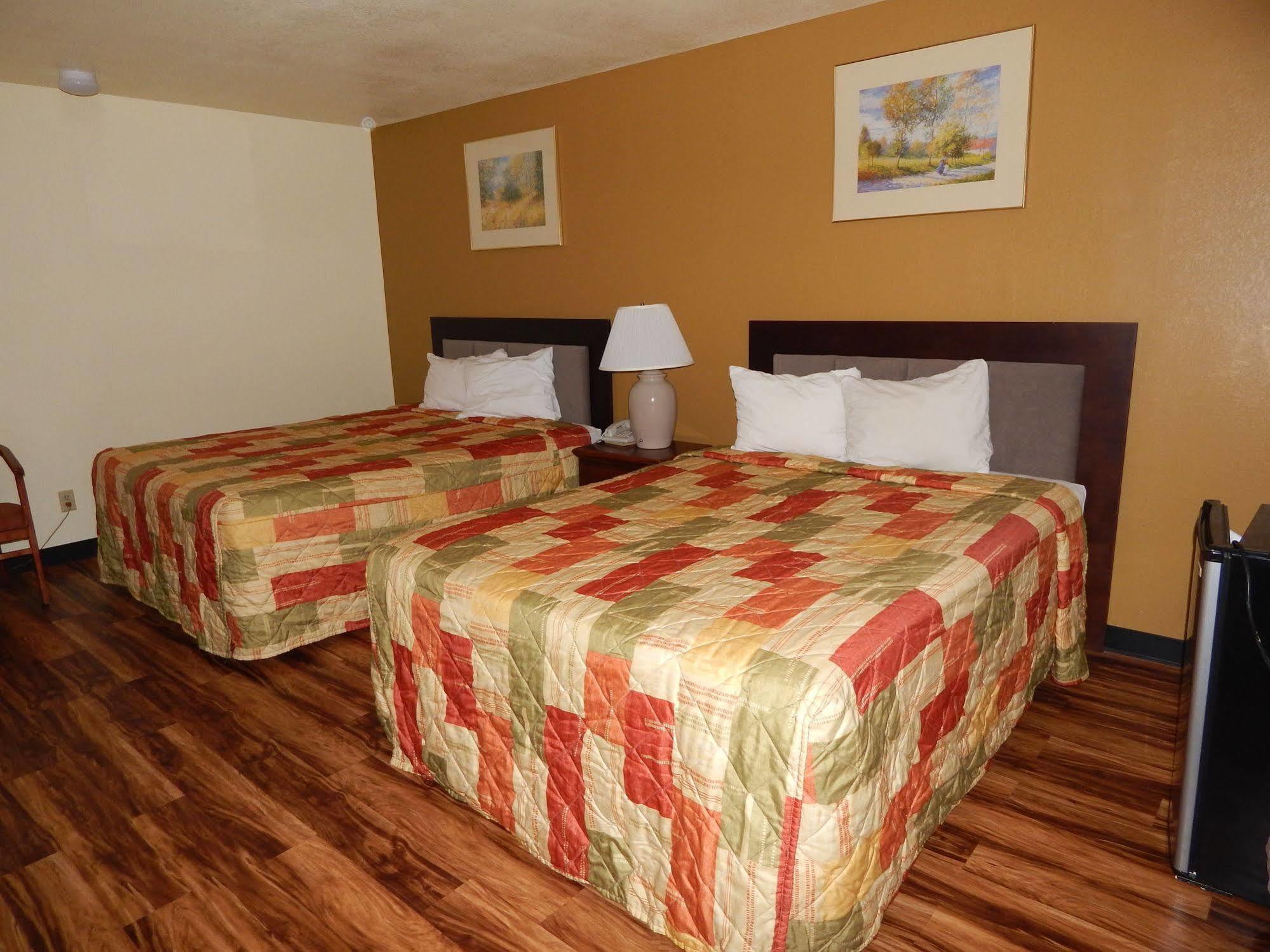 Regency Inn Iola Екстериор снимка